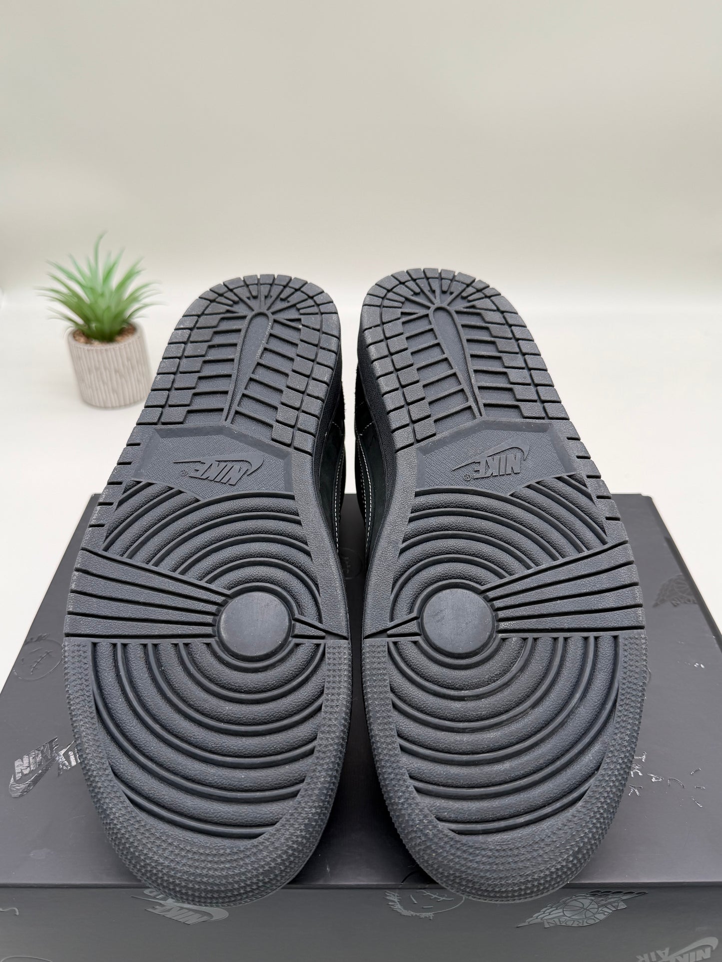 Jordan 1 Low Travis Scott Phantom