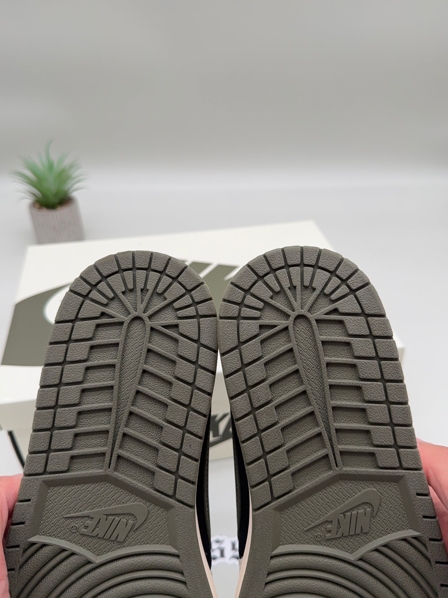 Jordan 1 Low Travis Scott Olive
