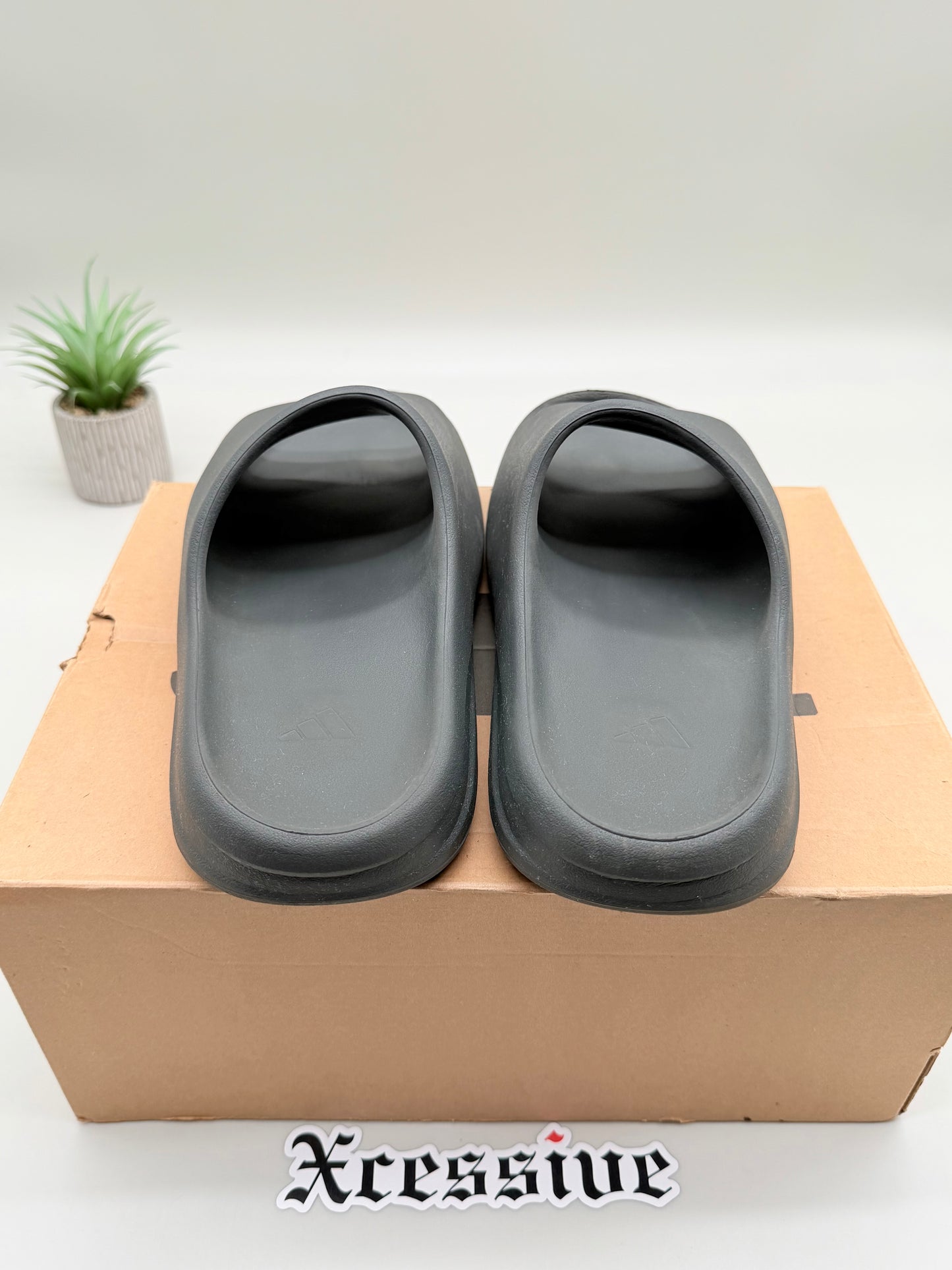 Adidas Yeezy Slide Dark Onyx