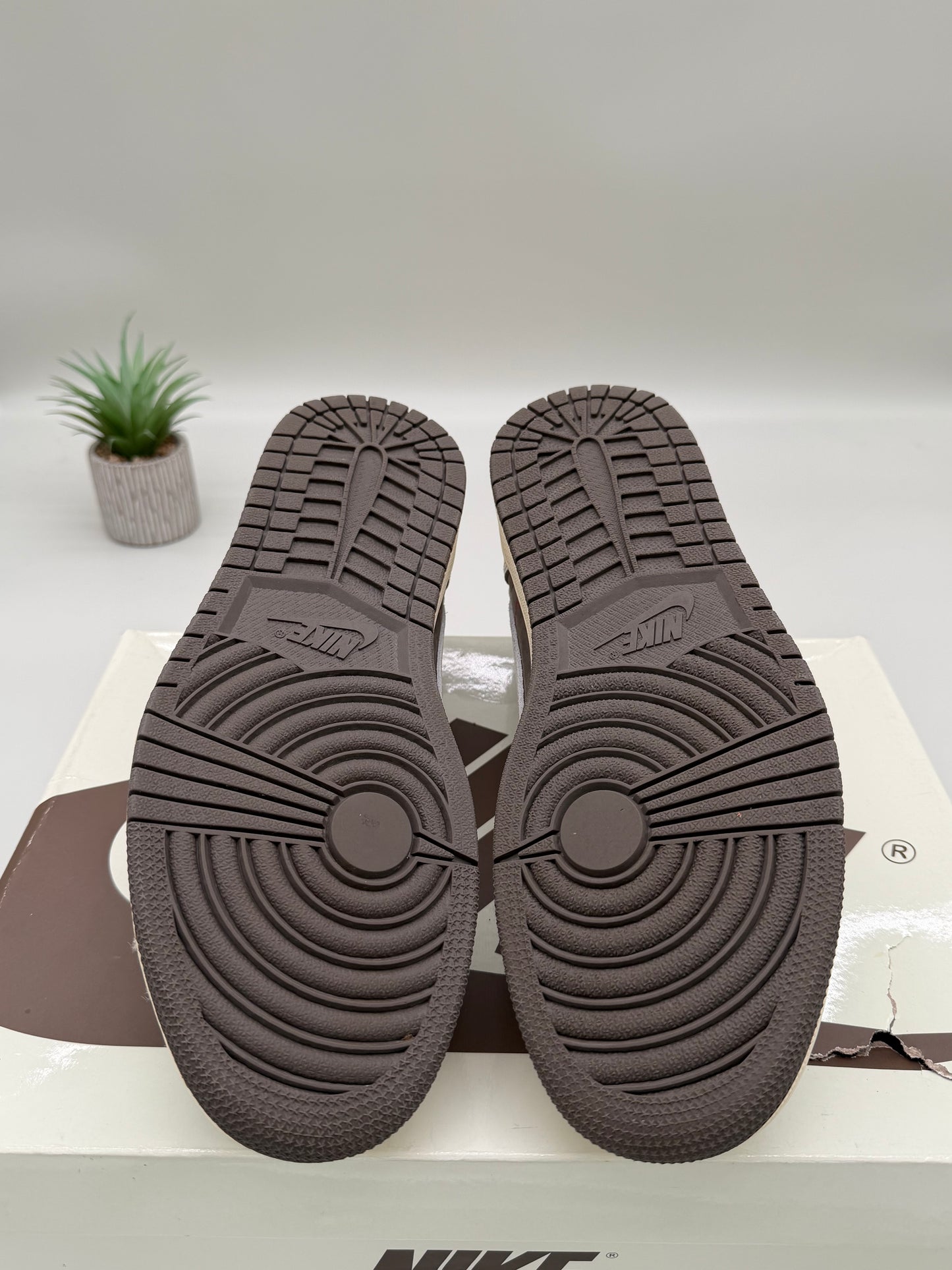 Jordan 1 Low Travis Scott Reverse Mocha