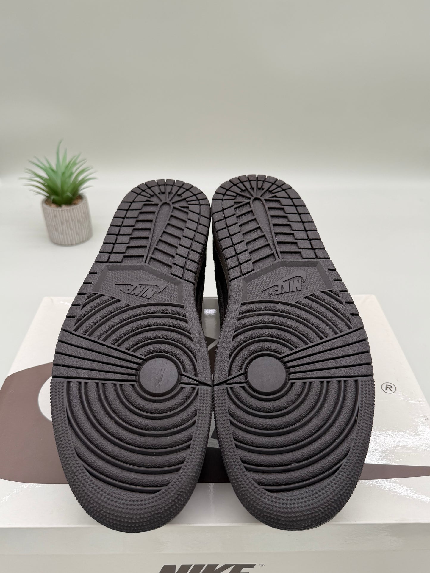 Jordan 1 Low Travis Scott Velvet