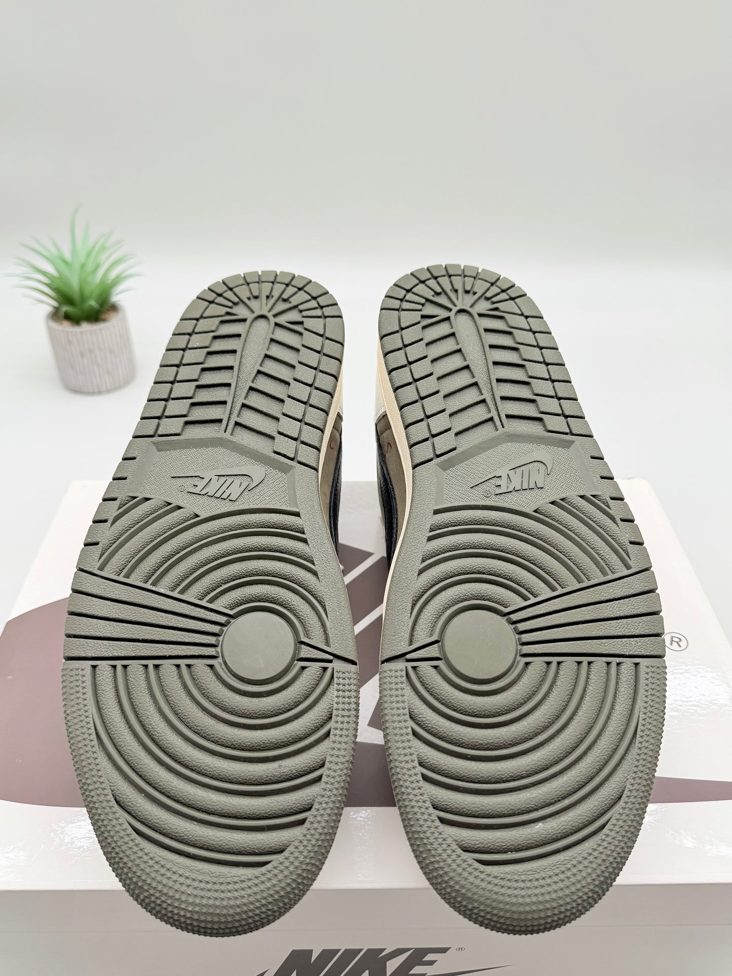 Jordan 1 Low Travis Scott Medium Olive