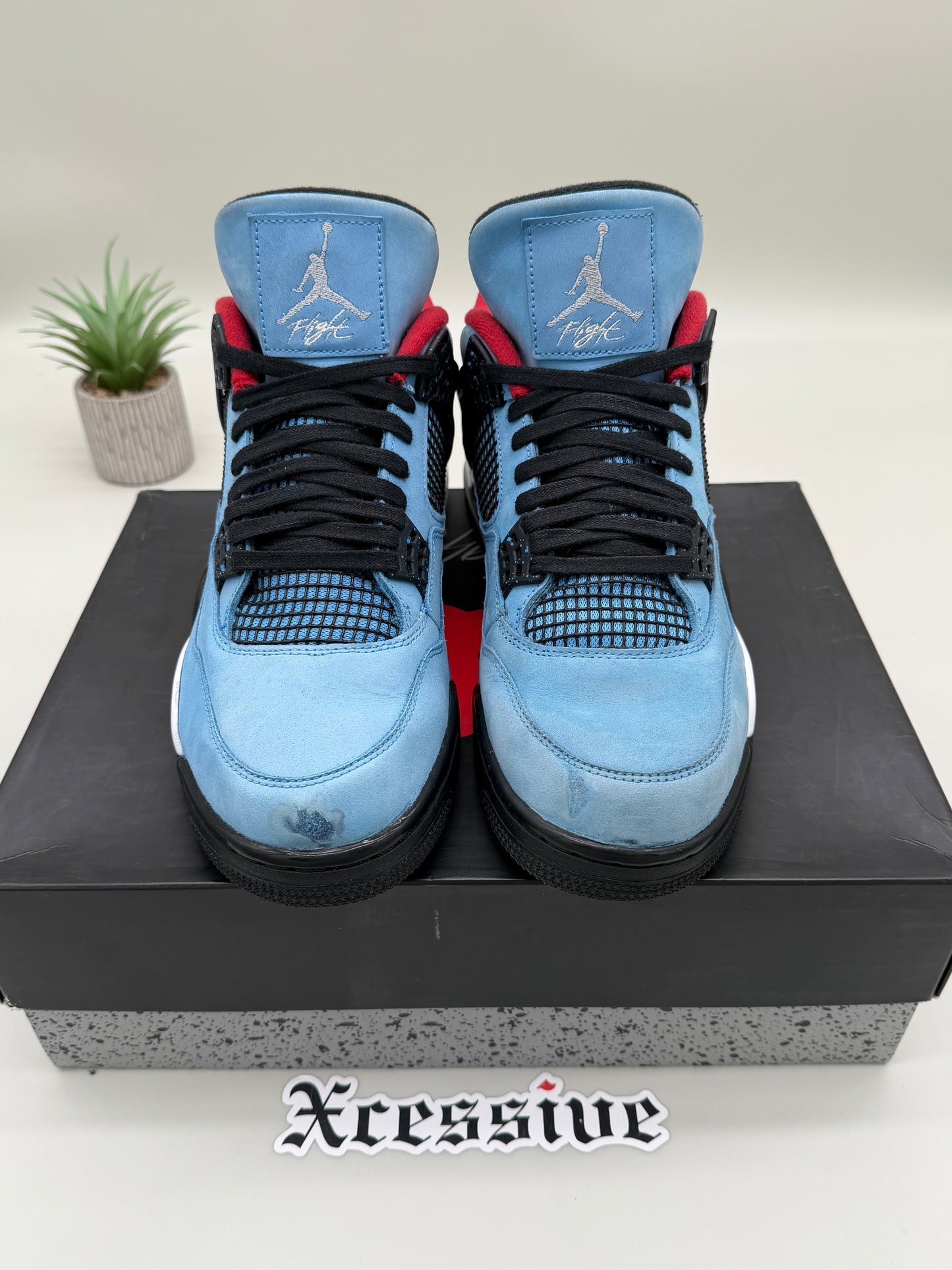 Jordan 4 Travis Scott