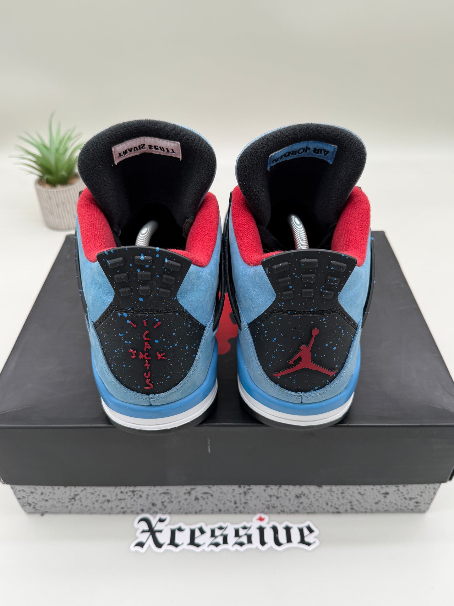 Jordan 4 Travis Scott