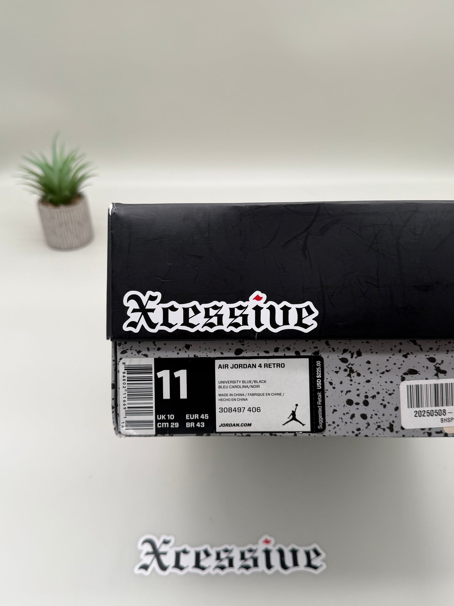 Jordan 4 Travis Scott