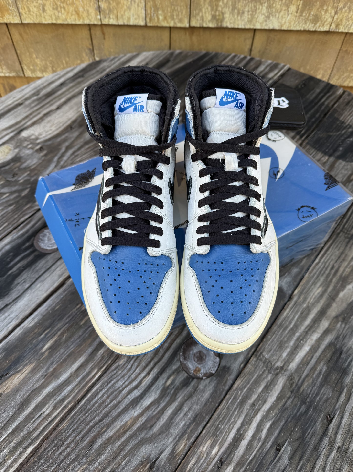 Jordan 1 Travis Scott Fragment