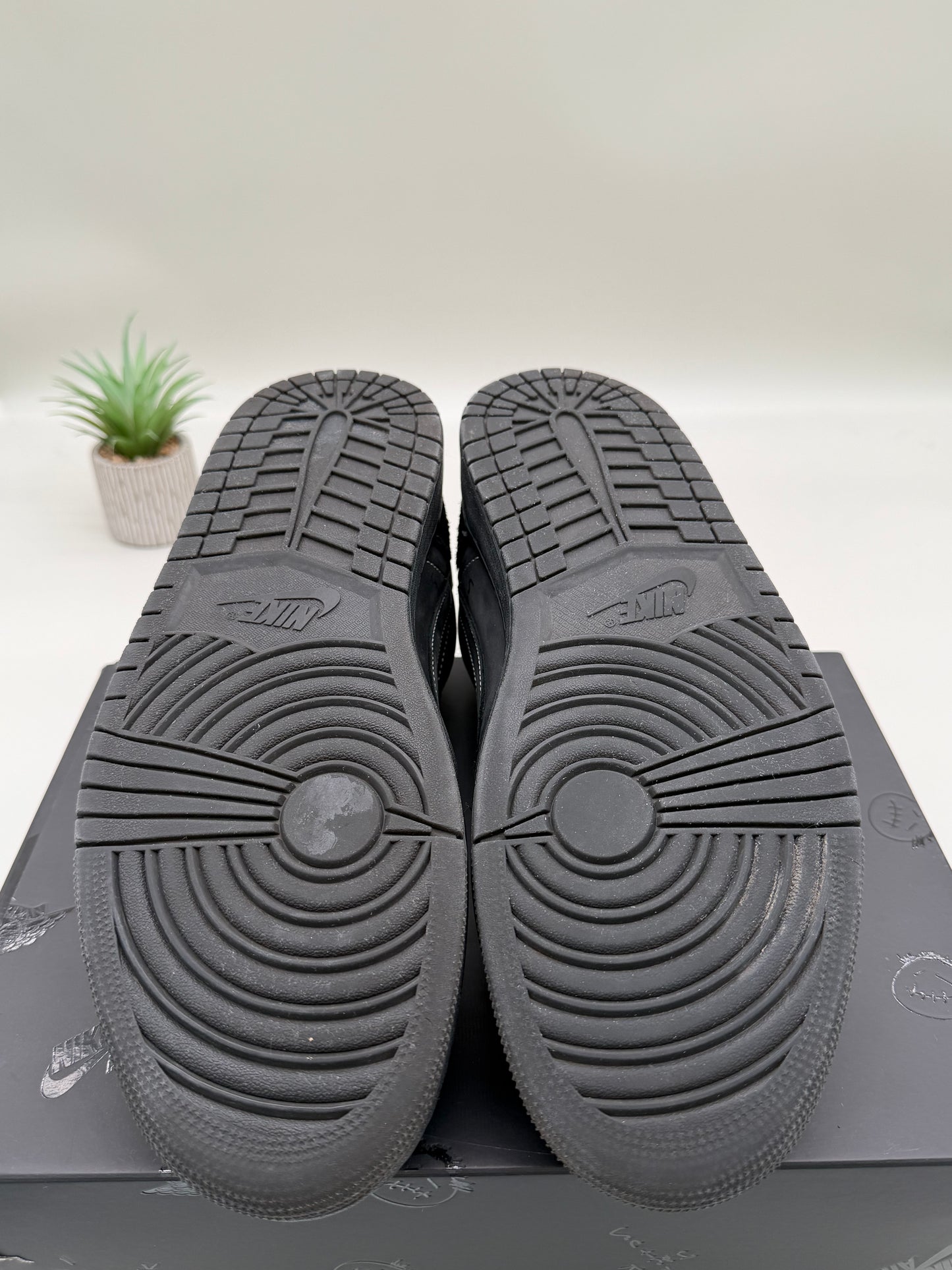 Jordan 1 Low Travis Scott Phantom