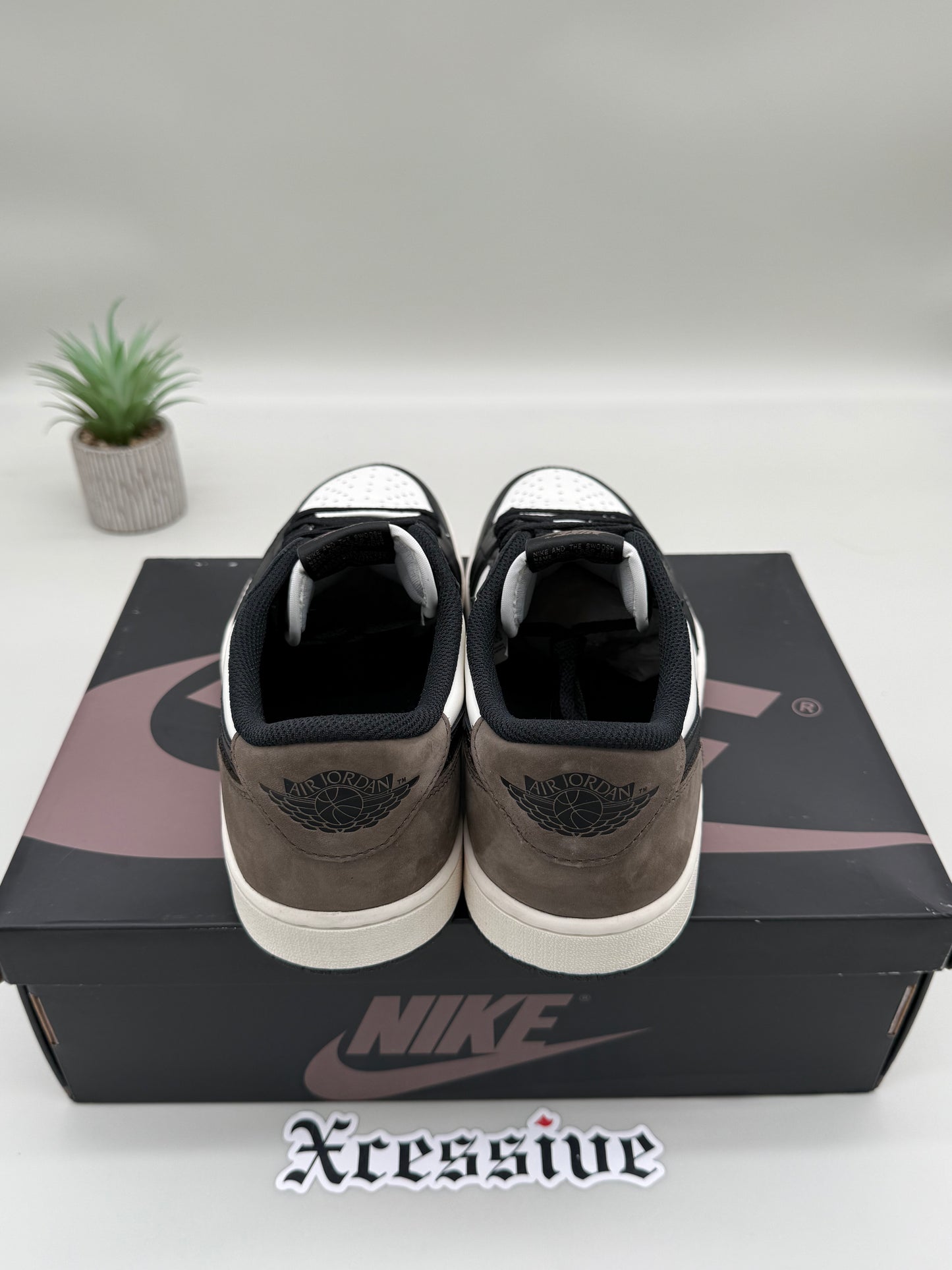 Jordan 1 Low Mocha