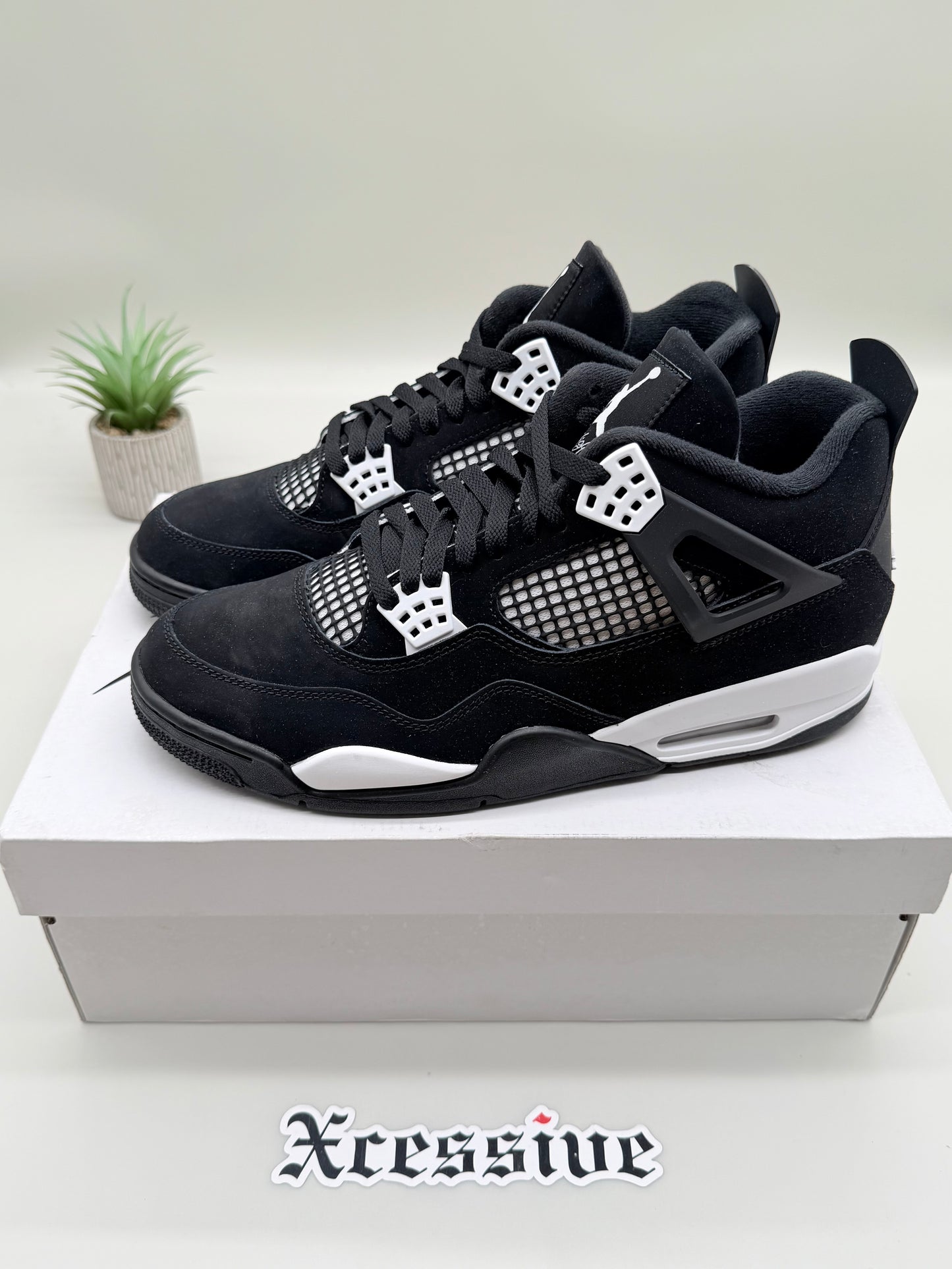 Jordan 4 White Thunder