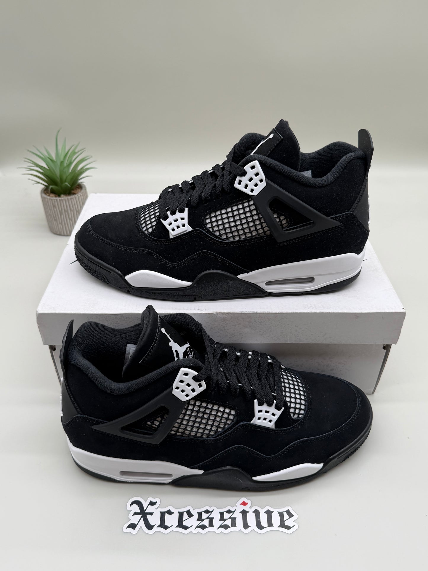 Jordan 4 White Thunder