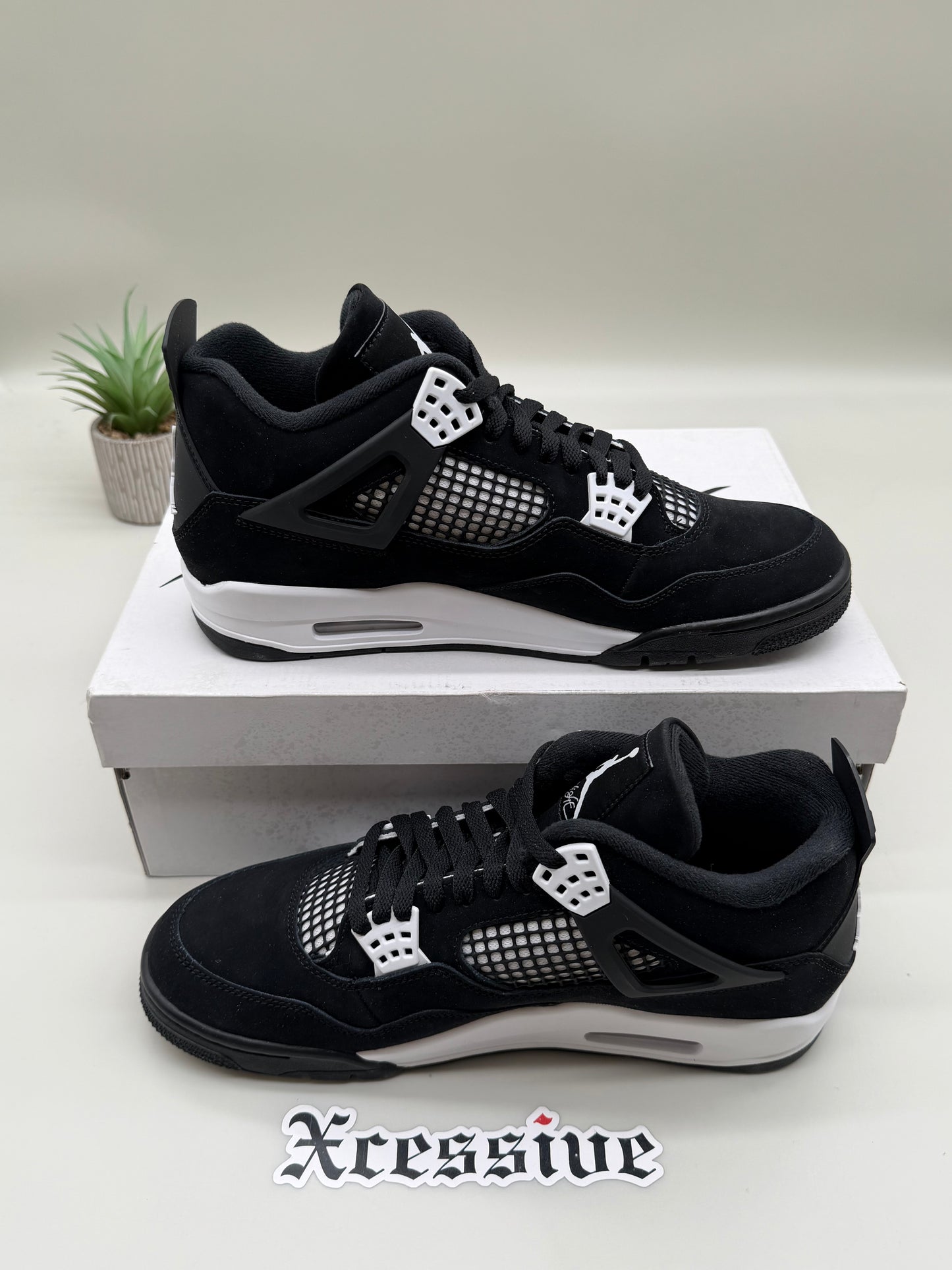 Jordan 4 White Thunder