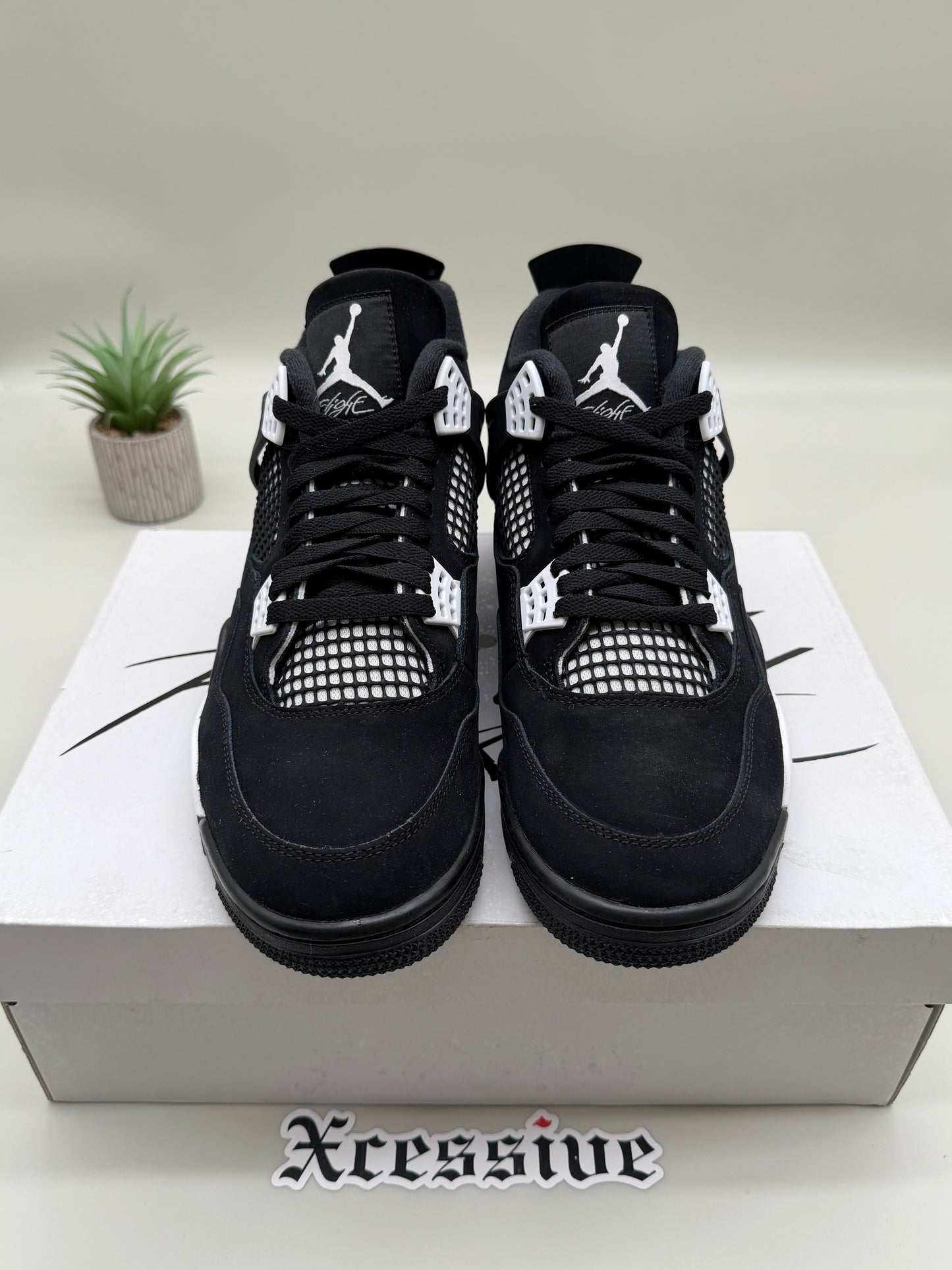 Jordan 4 White Thunder