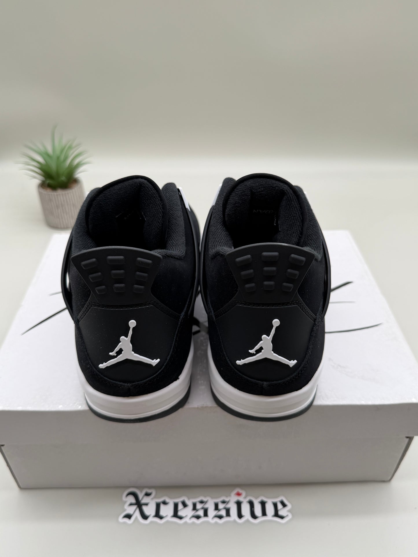 Jordan 4 White Thunder