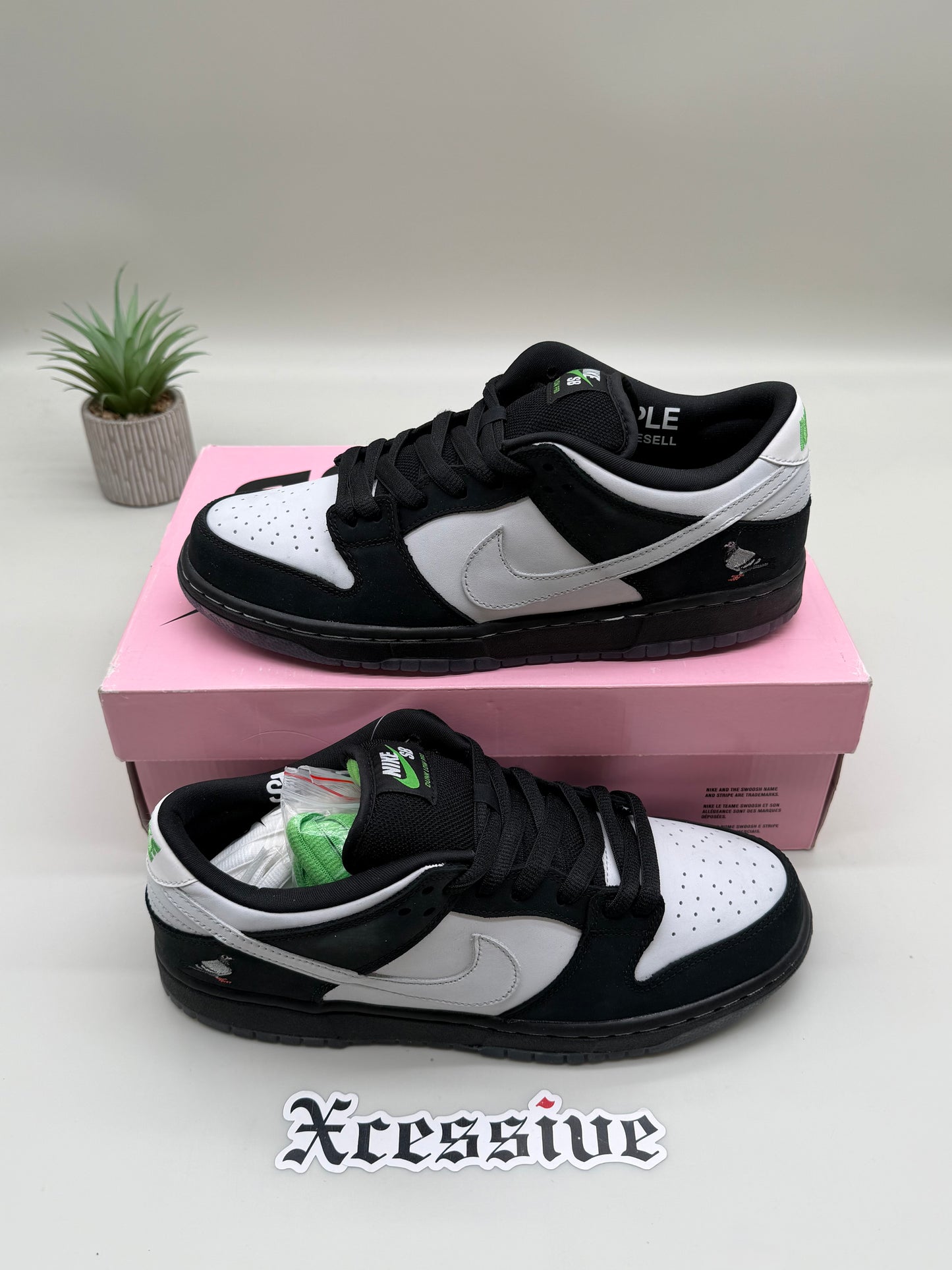 Nike SB Dunk Low Panda Pigeon