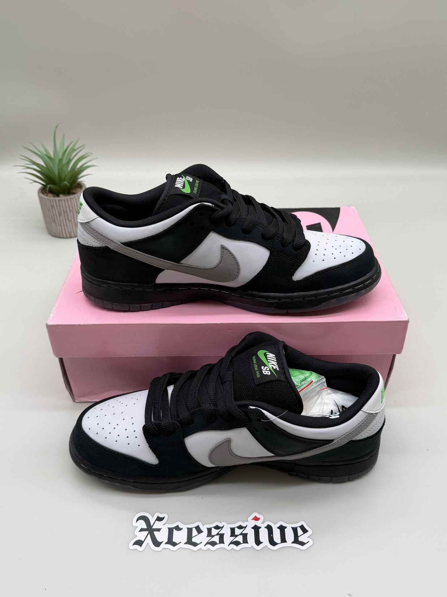 Nike SB Dunk Low Panda Pigeon