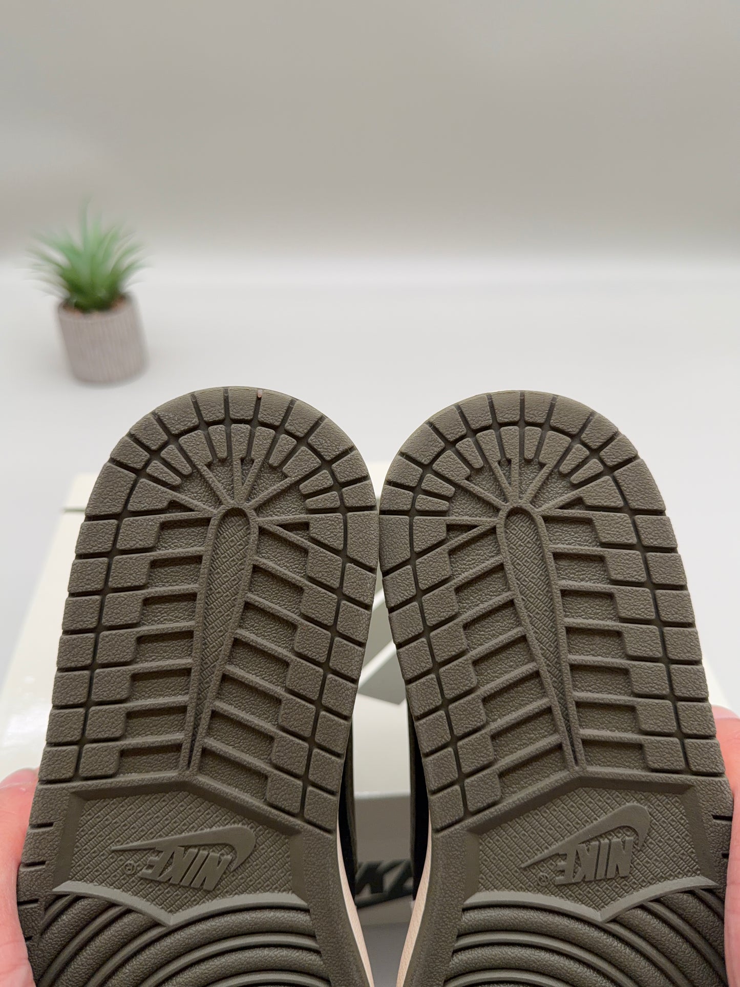 Jordan 1 Low Travis Scott Olive