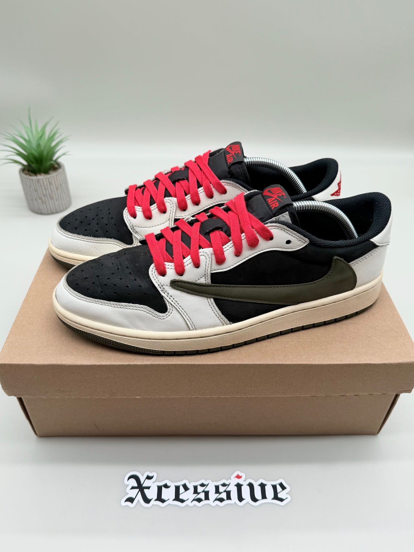 Jordan 1 Low Travis Scott Olive