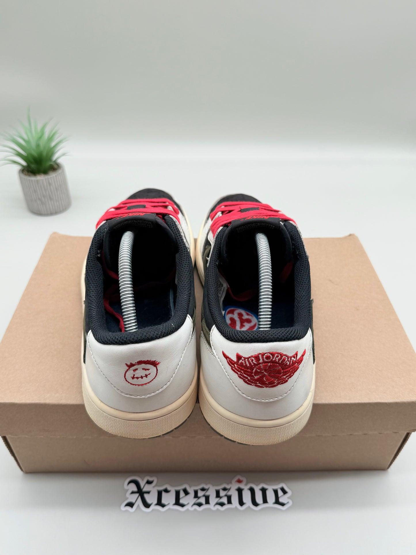 Jordan 1 Low Travis Scott Olive