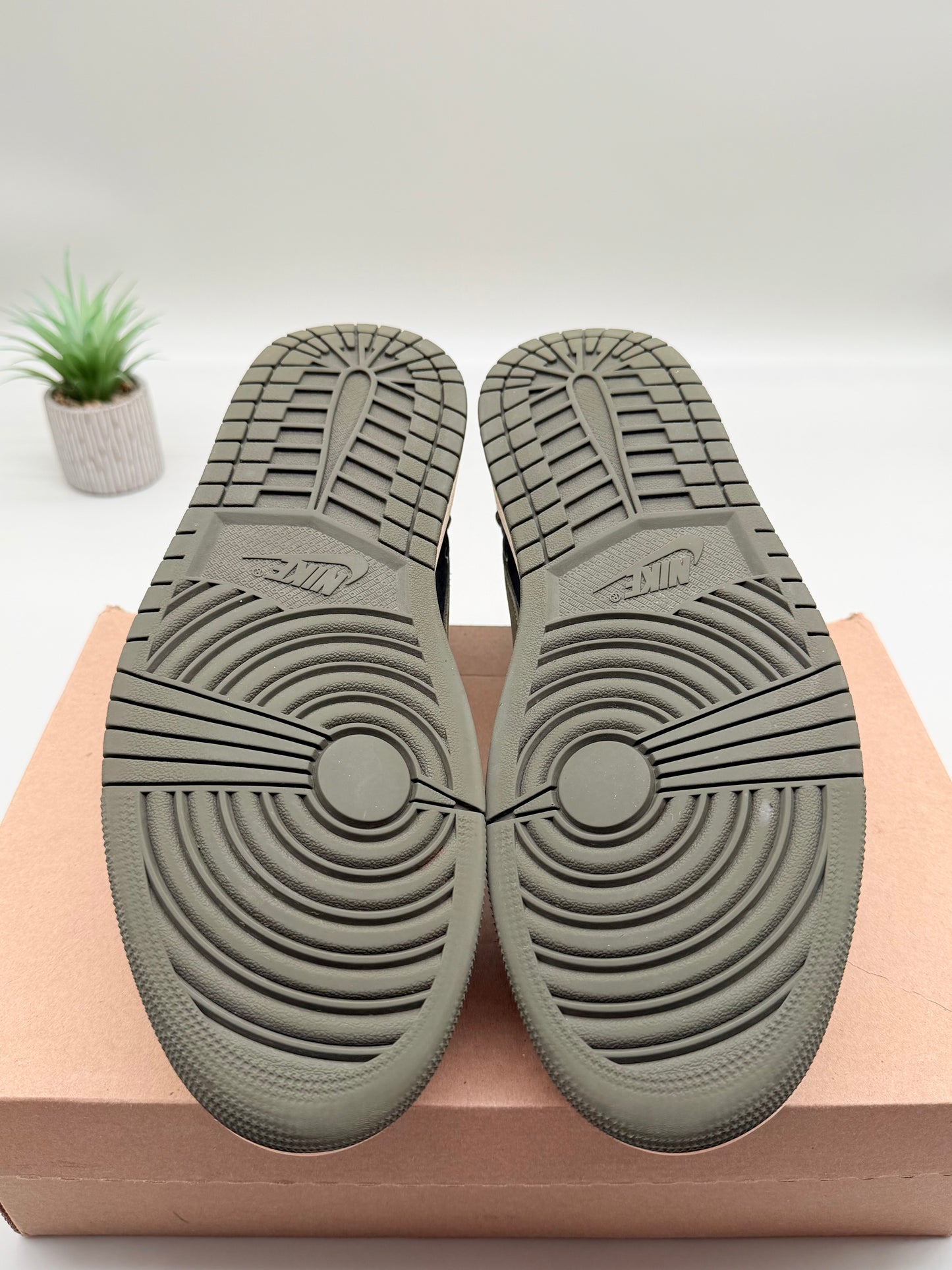 Jordan 1 Low Travis Scott Olive