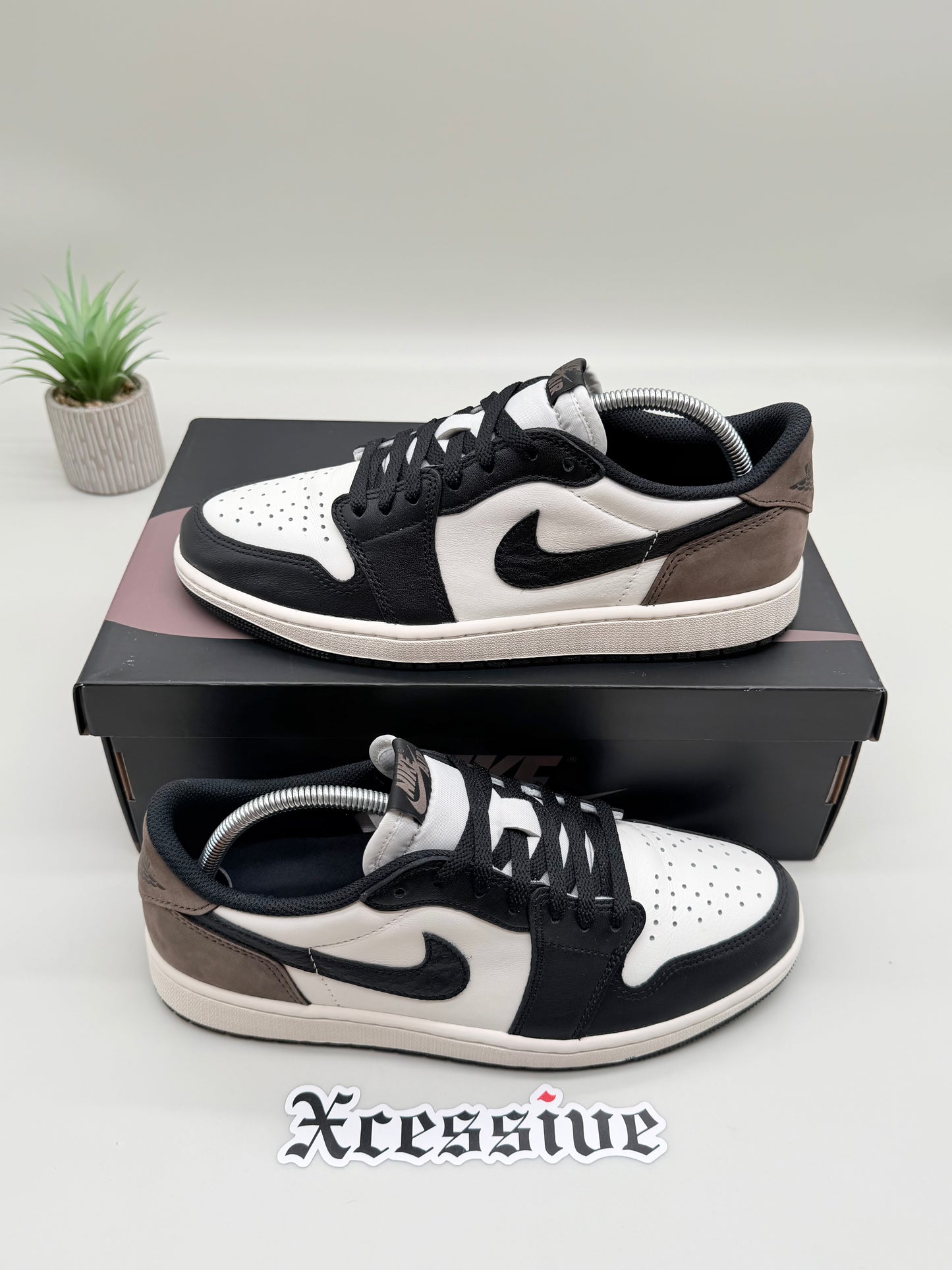 Jordan 1 Low Mocha