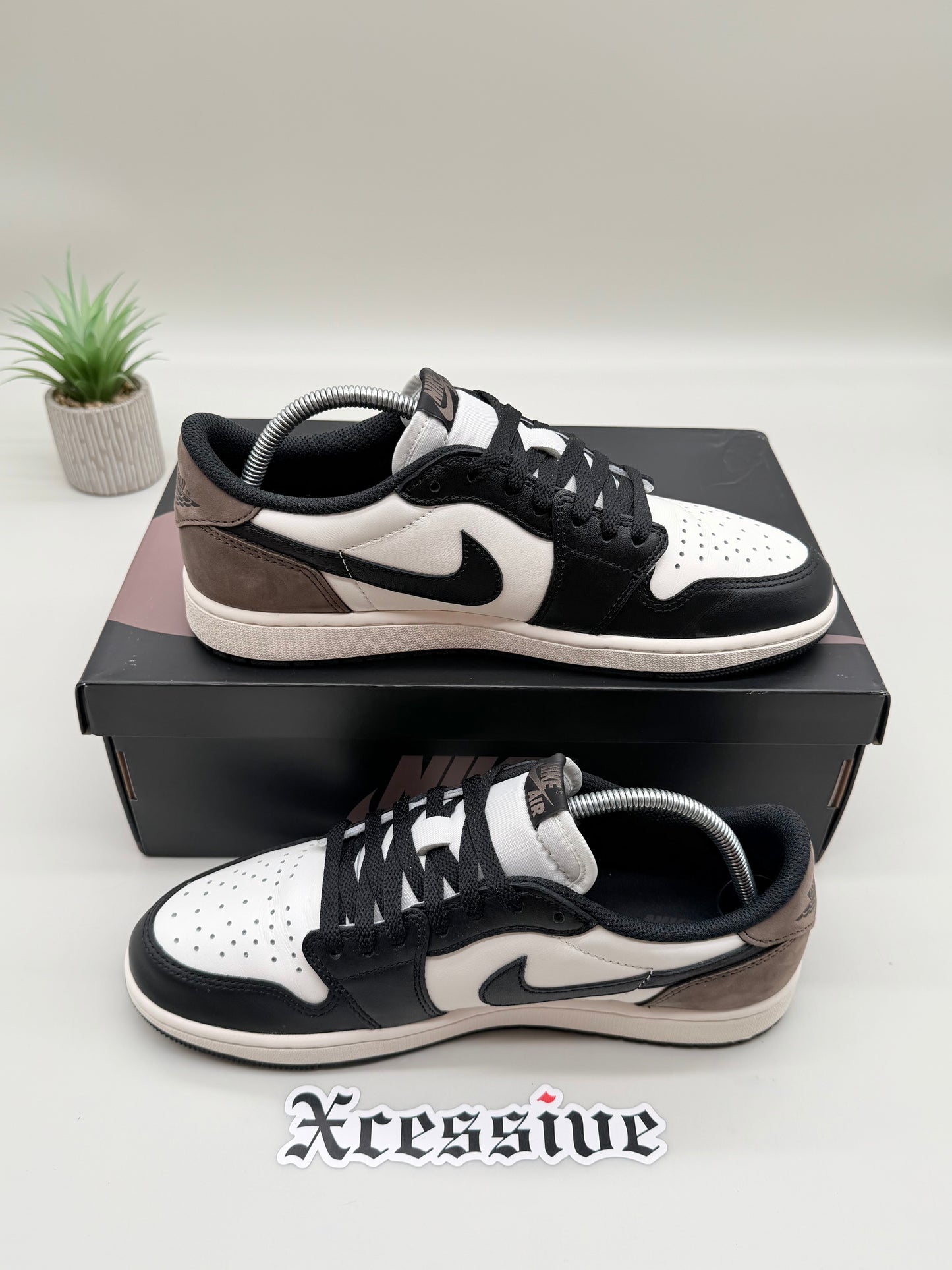 Jordan 1 Low Mocha