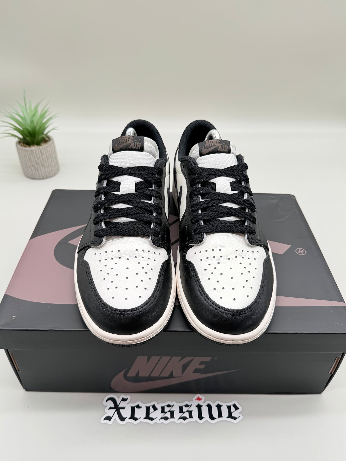 Jordan 1 Low Mocha