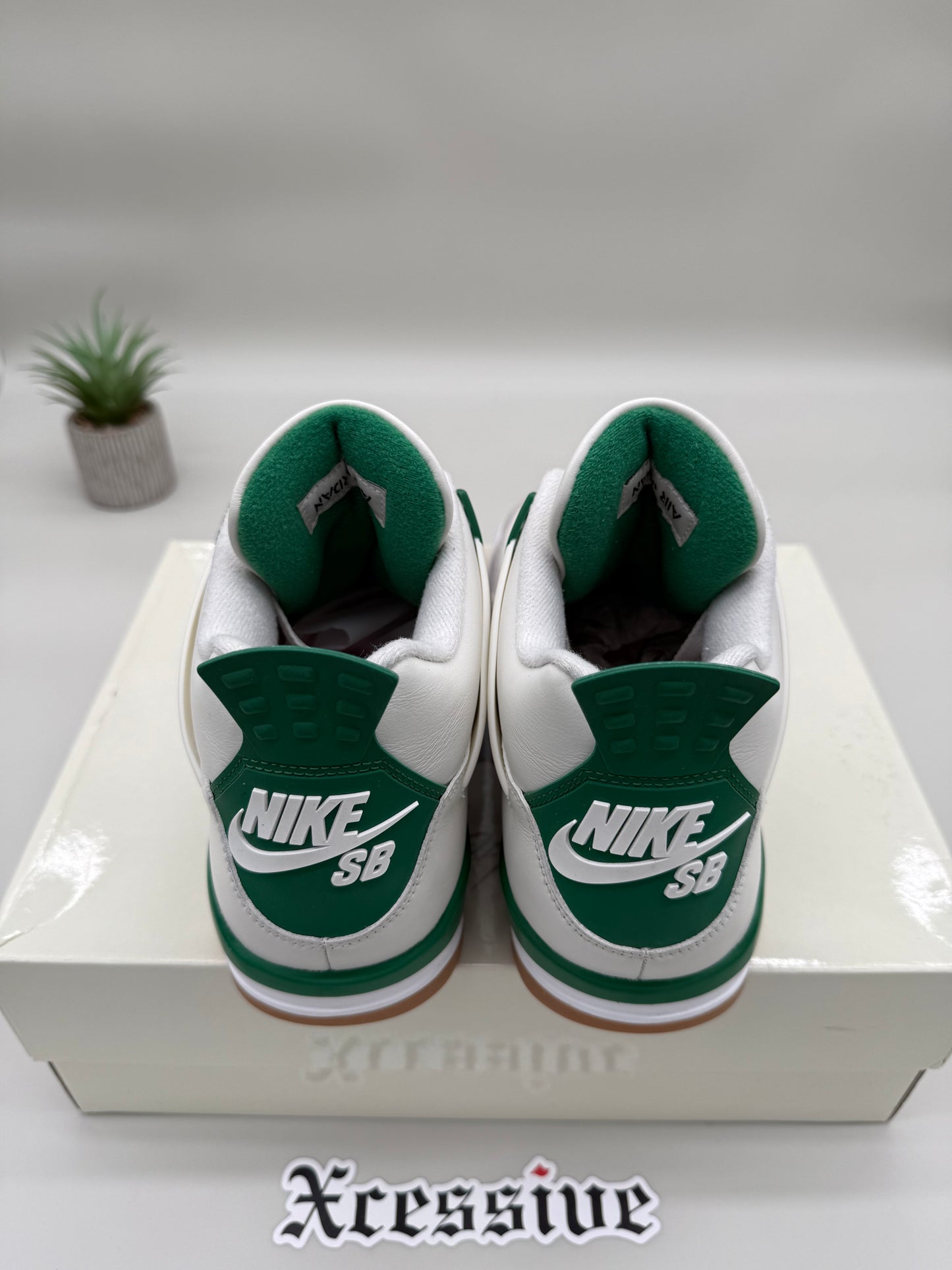 Jordan 4 SB Pine Green