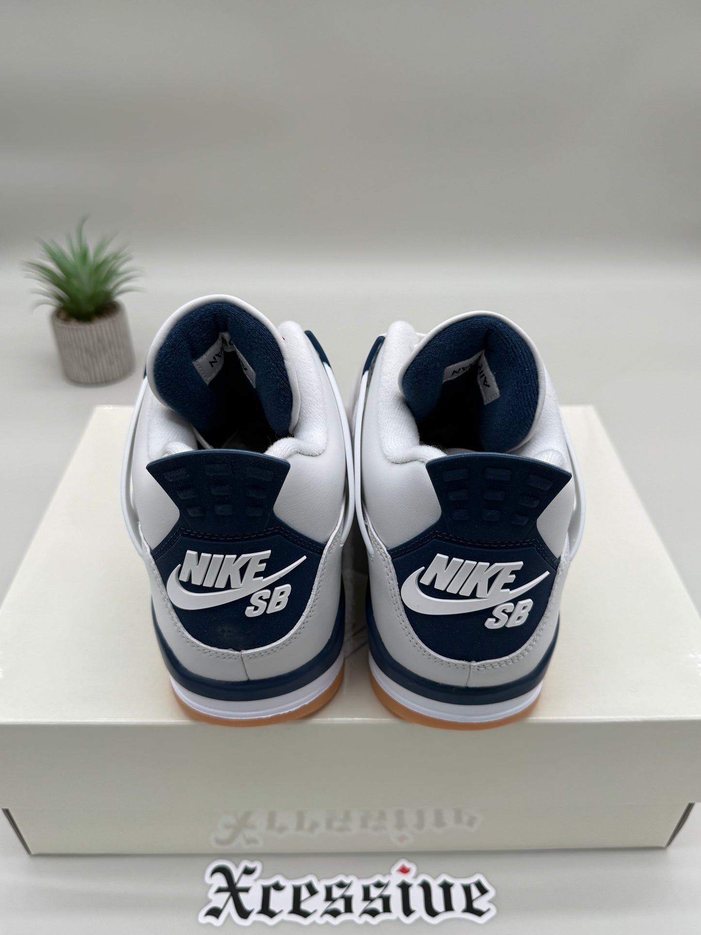 Jordan 4 SB Navy