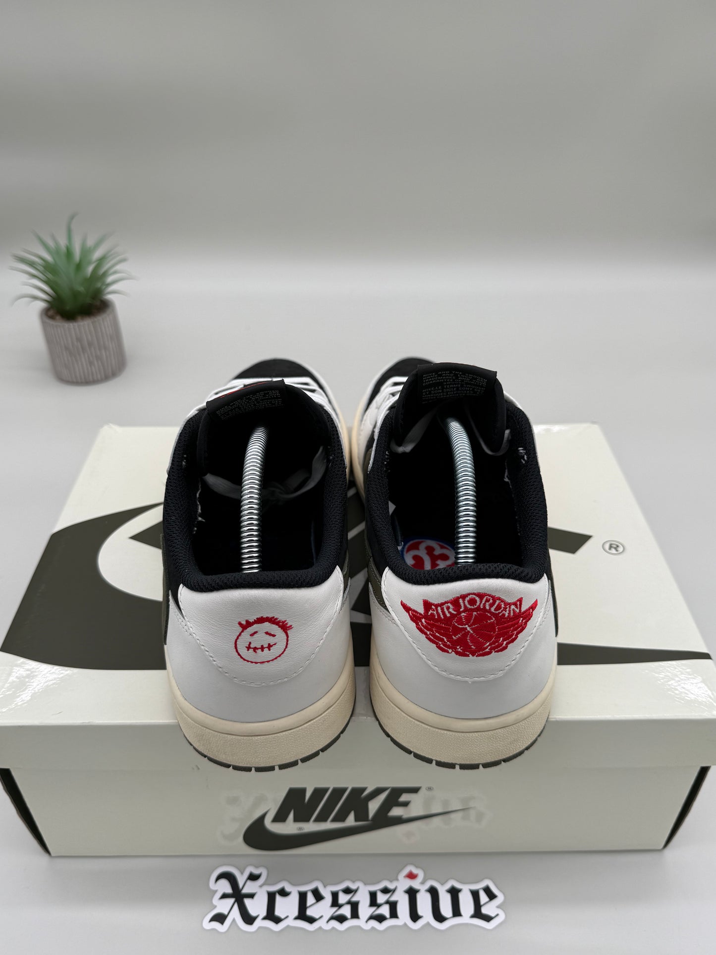 Jordan 1 Low Travis Scott Olive