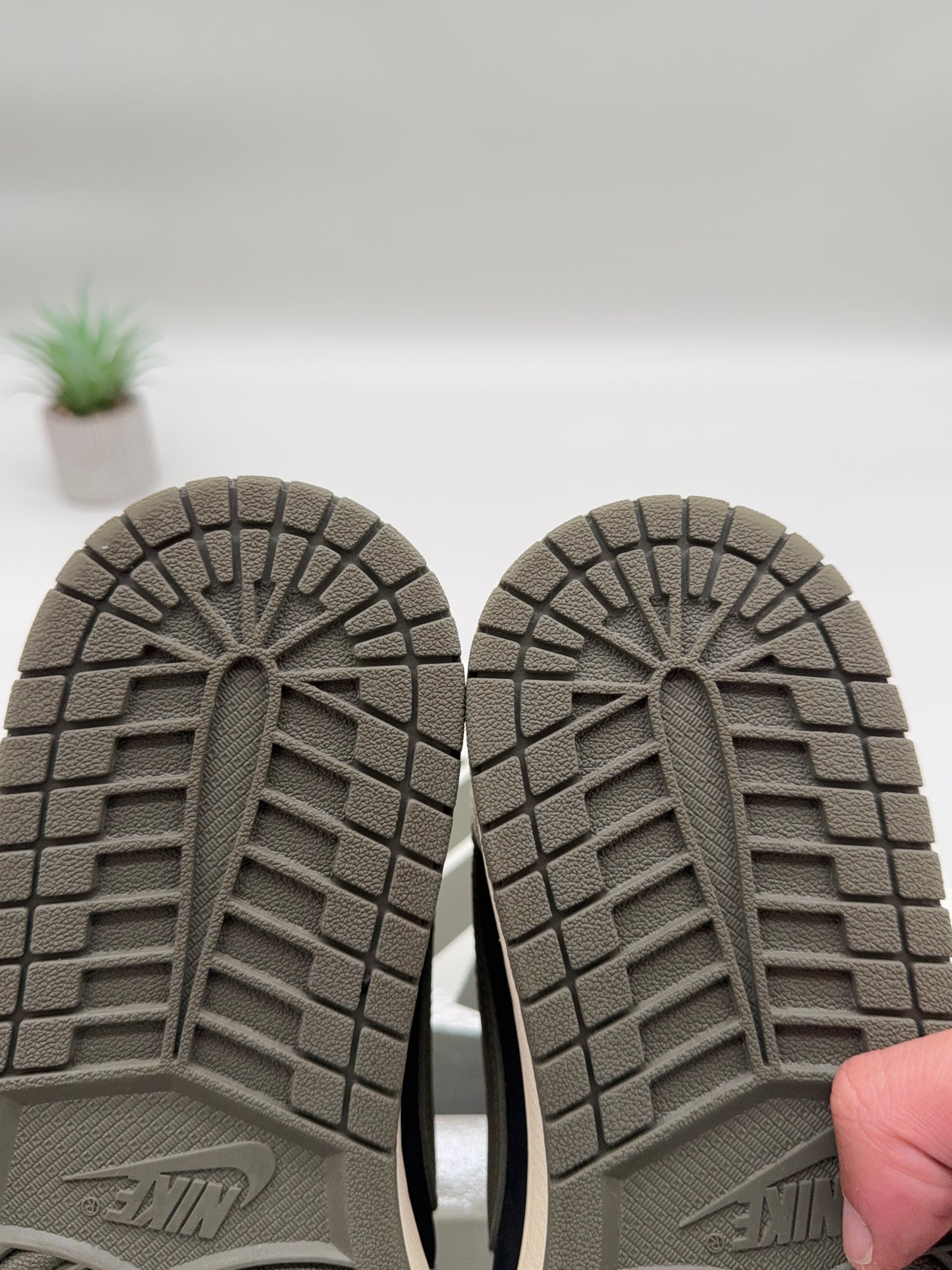Jordan 1 Low Travis Scott Olive
